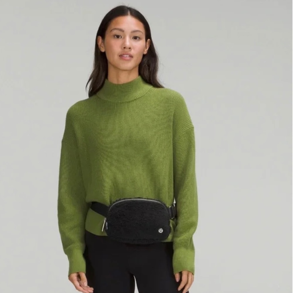 Lululemon Limited Edition Everywhere Belt Bag 1L *Fleece Black Sherpa - Picture 14 of 16